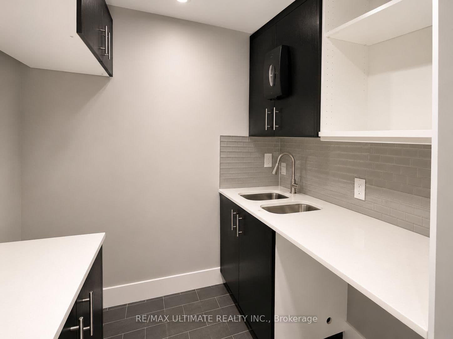 116 Dundas Street W, Unit 3rd floor thumbnail 5