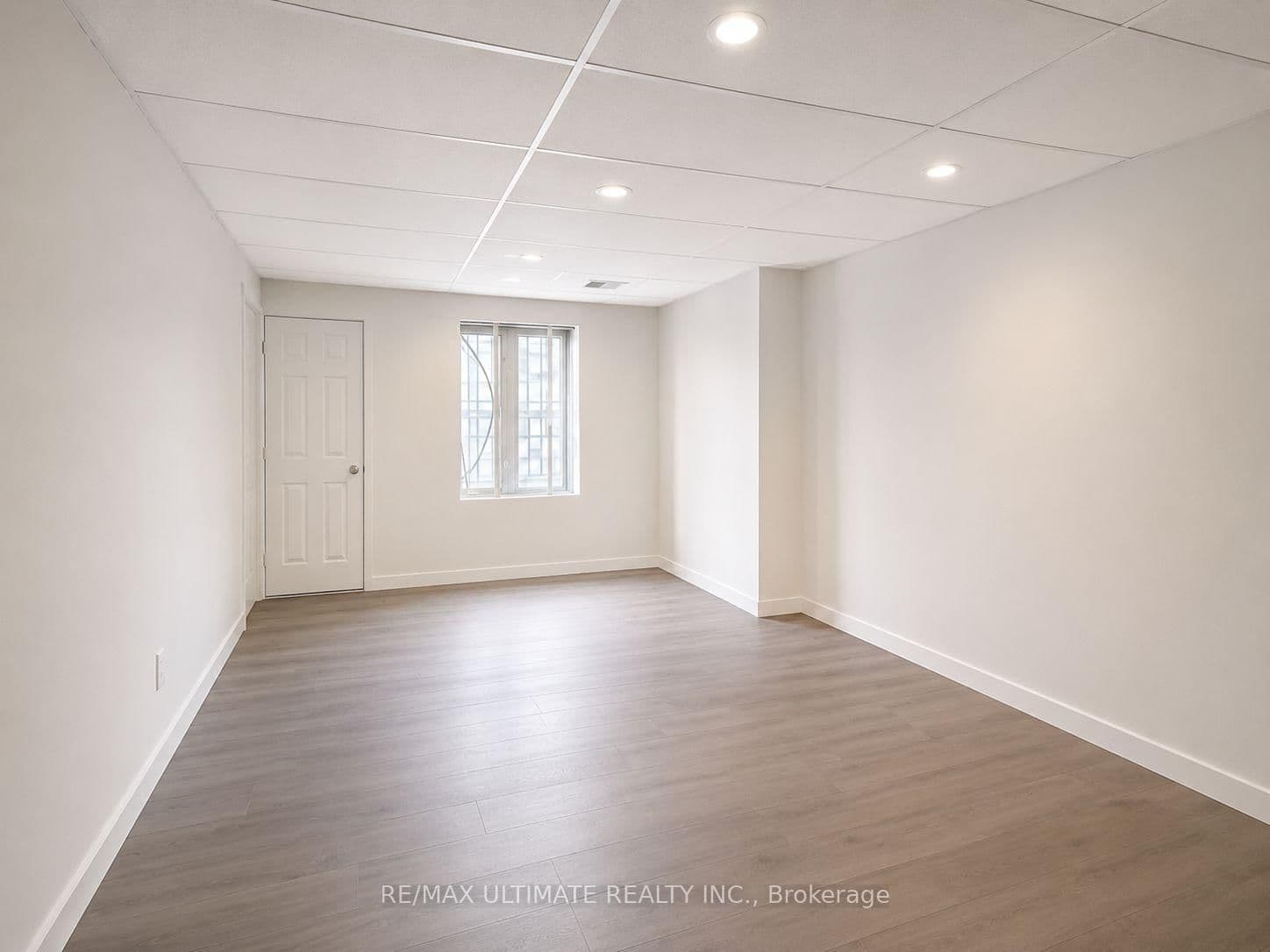 116 Dundas Street W, Unit 3rd floor thumbnail 8