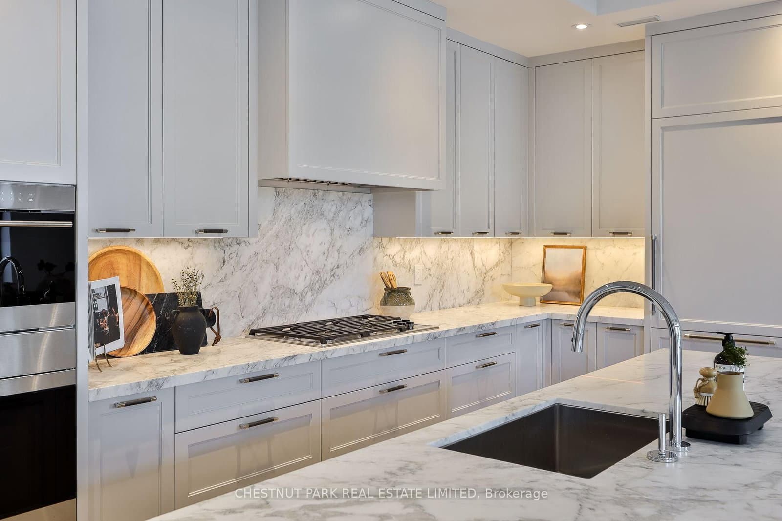 10 Prince Arthur Avenue, Unit 404 thumbnail 14