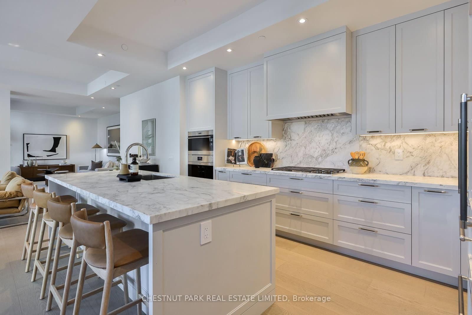 10 Prince Arthur Avenue, Unit 404 thumbnail 15