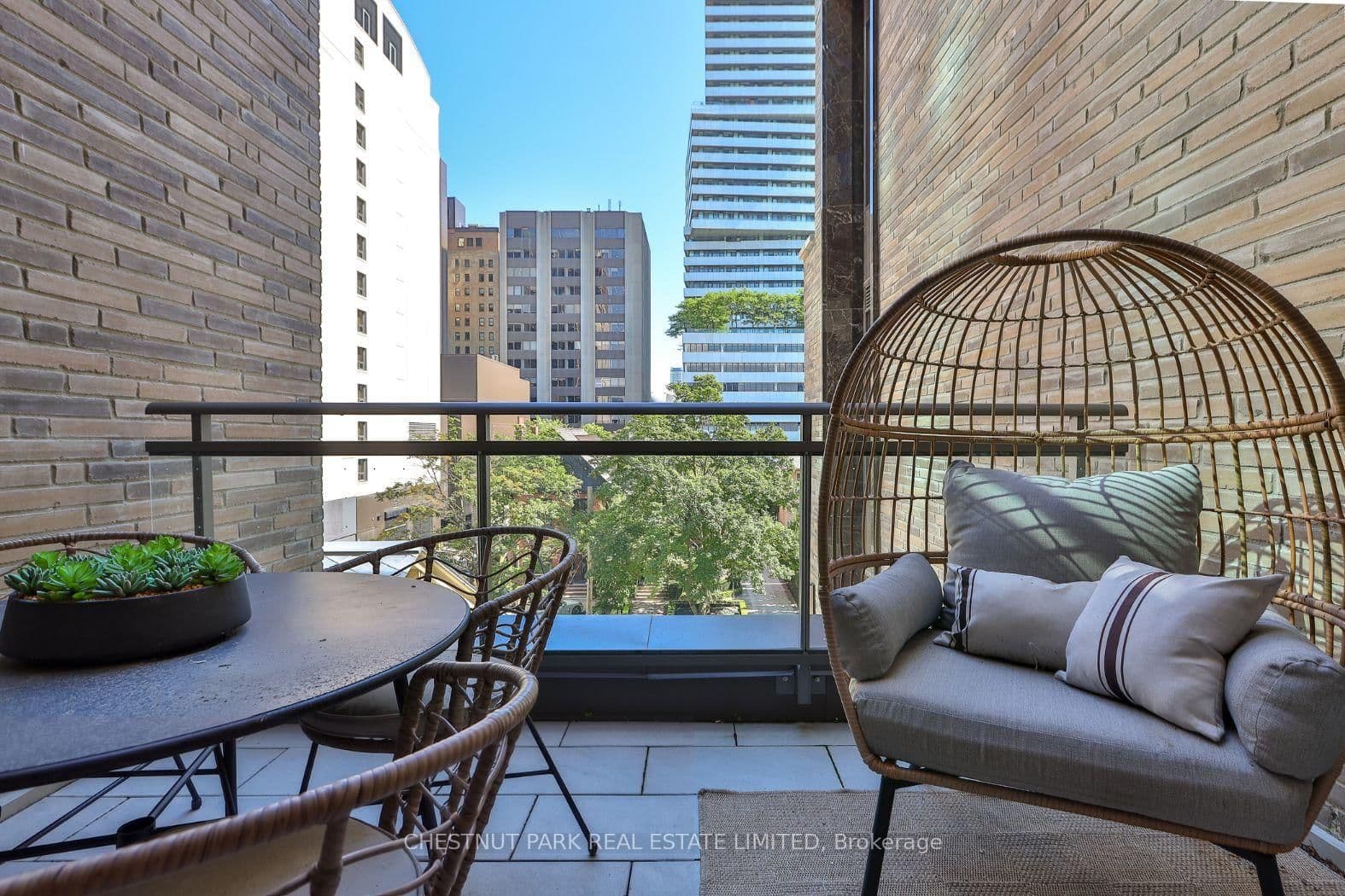 10 Prince Arthur Avenue, Unit 404 thumbnail 20