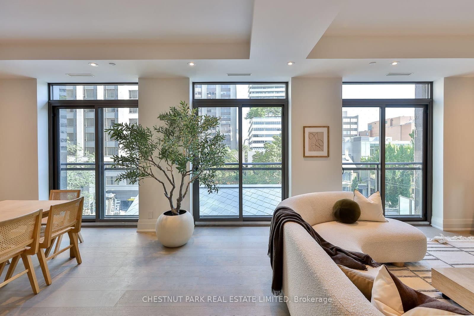 10 Prince Arthur Avenue, Unit 404 thumbnail 7