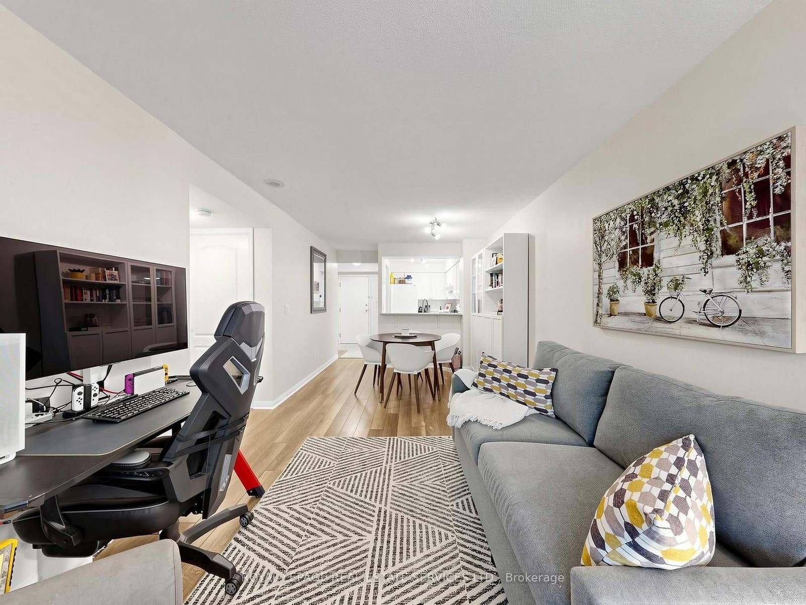 398 Eglinton Avenue, Unit 203 thumbnail 12