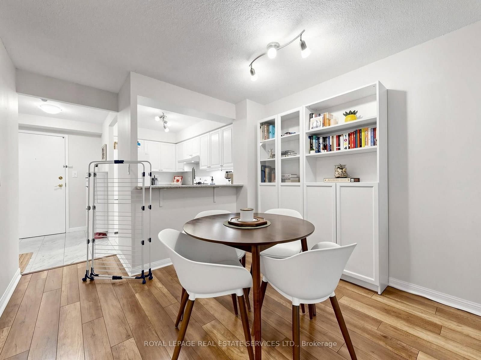 398 Eglinton Avenue, Unit 203 thumbnail 13