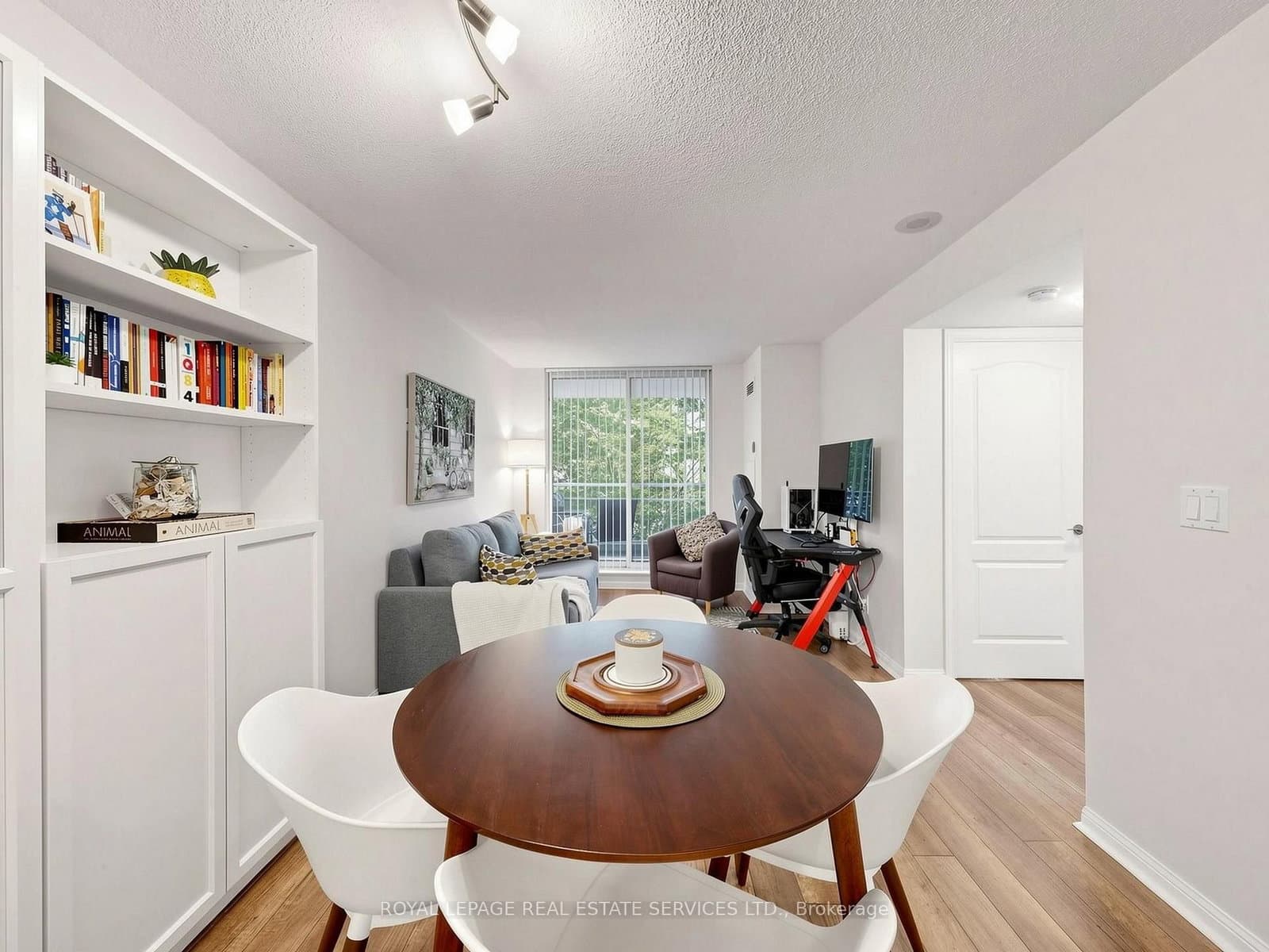 398 Eglinton Avenue, Unit 203 thumbnail 17