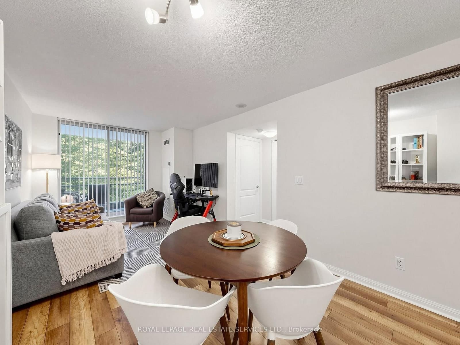 398 Eglinton Avenue, Unit 203 thumbnail 18
