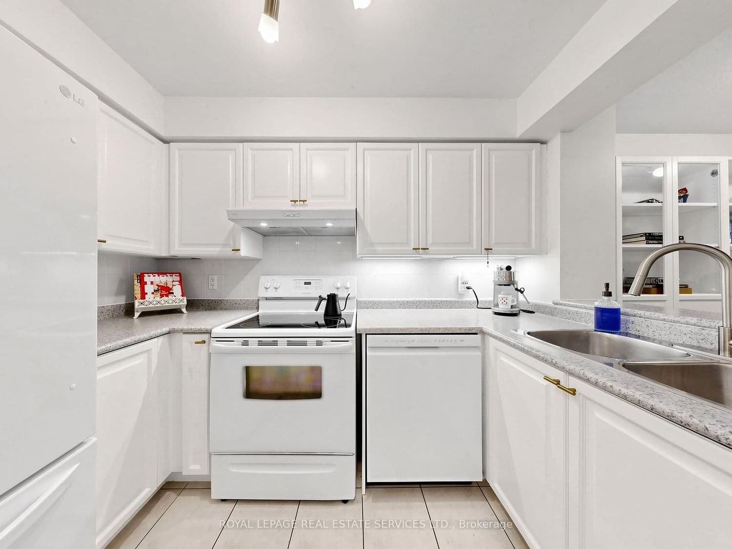 398 Eglinton Avenue, Unit 203 thumbnail 21