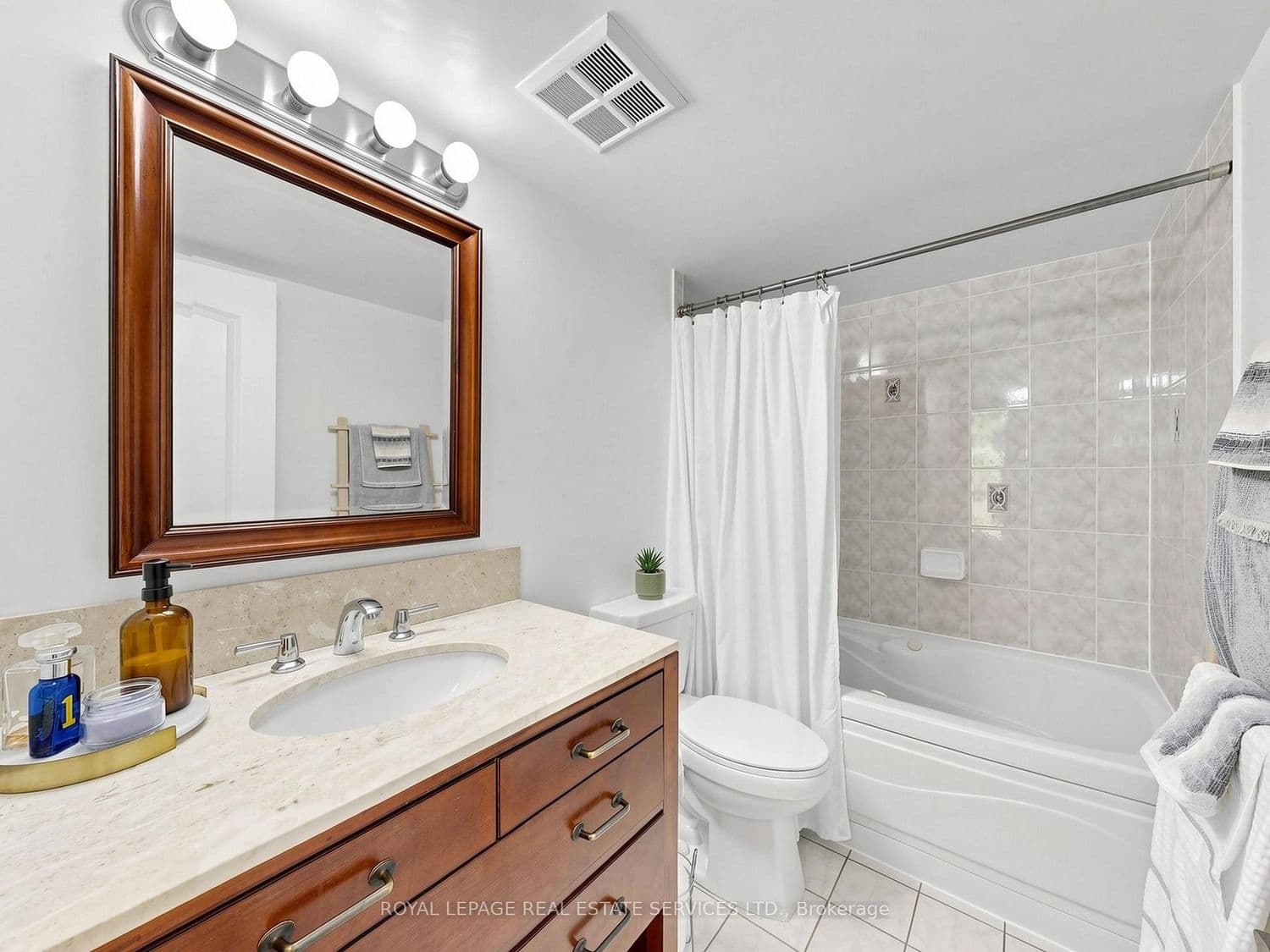 398 Eglinton Avenue, Unit 203 thumbnail 25