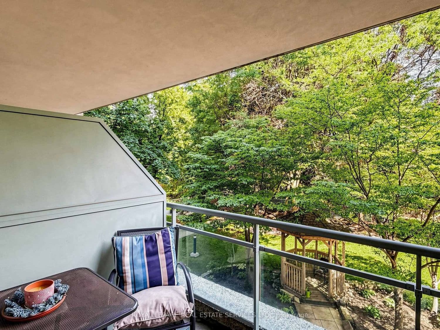 398 Eglinton Avenue, Unit 203 thumbnail 28