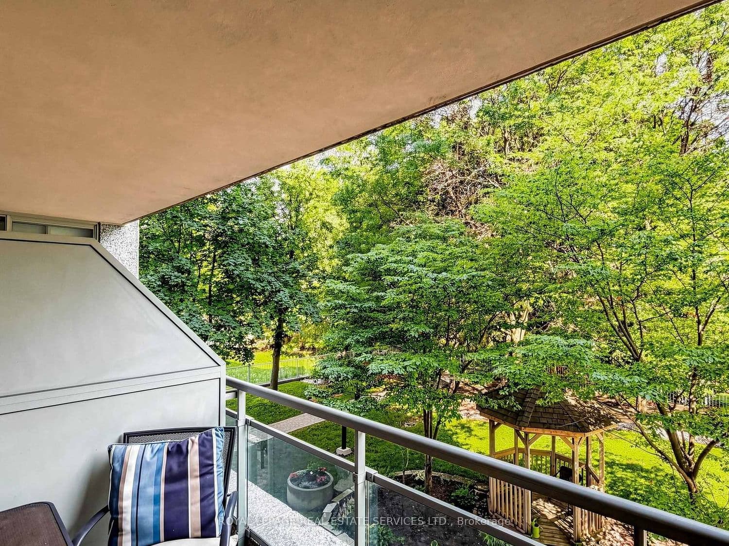 398 Eglinton Avenue, Unit 203 thumbnail 29