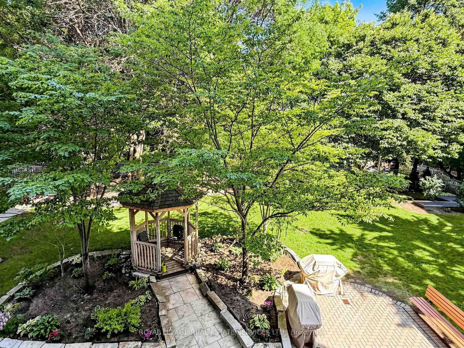 398 Eglinton Avenue, Unit 203 thumbnail 31