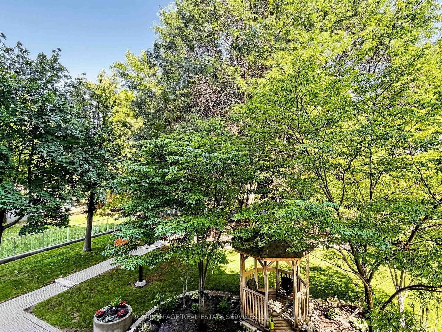 398 Eglinton Avenue, Unit 203 thumbnail 32