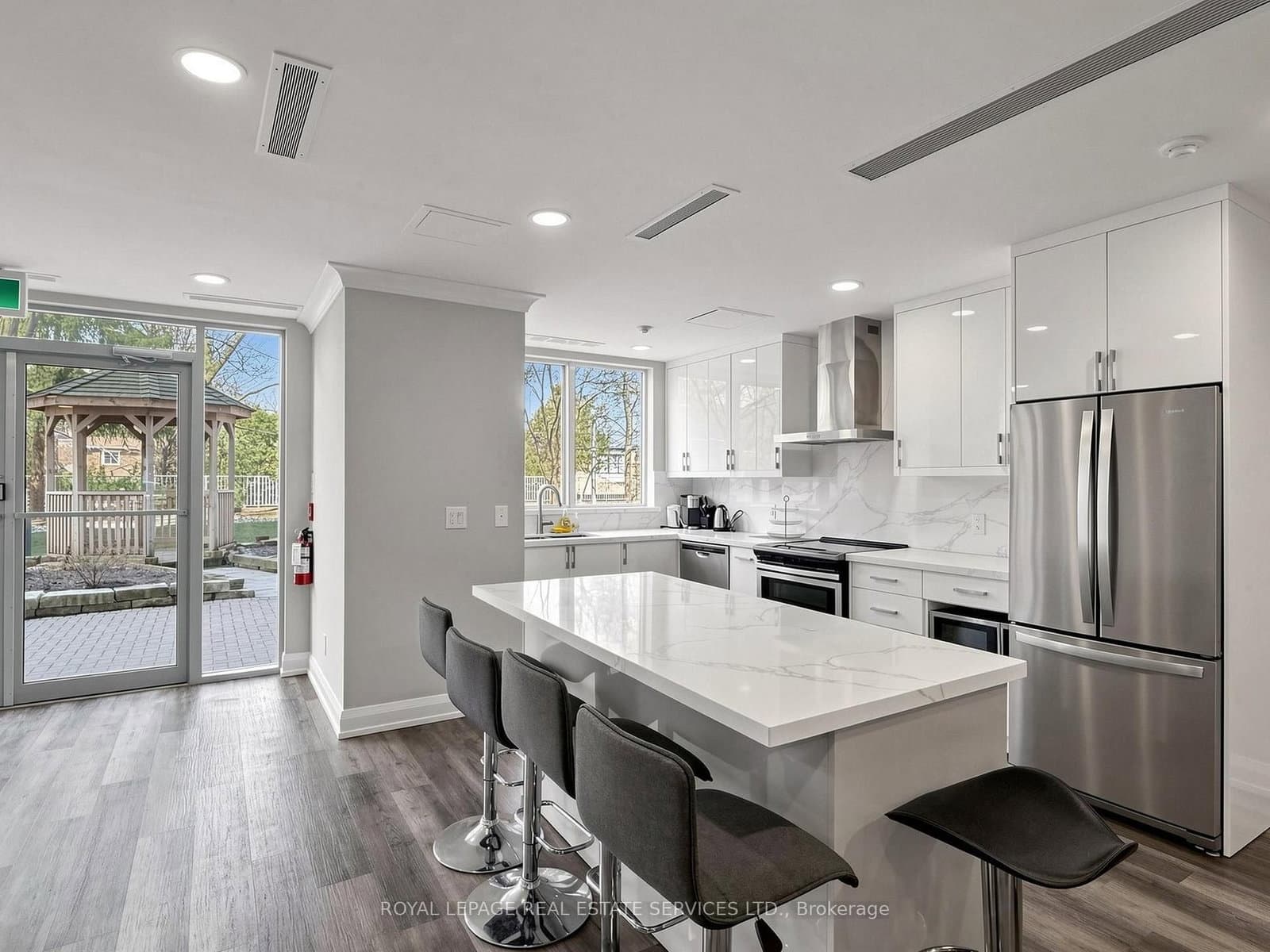 398 Eglinton Avenue, Unit 203 thumbnail 35