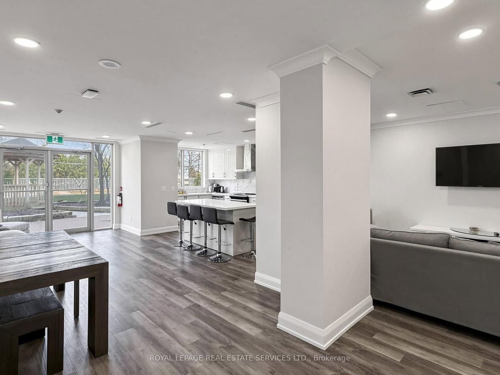 398 Eglinton Avenue, Unit 203 thumbnail 36