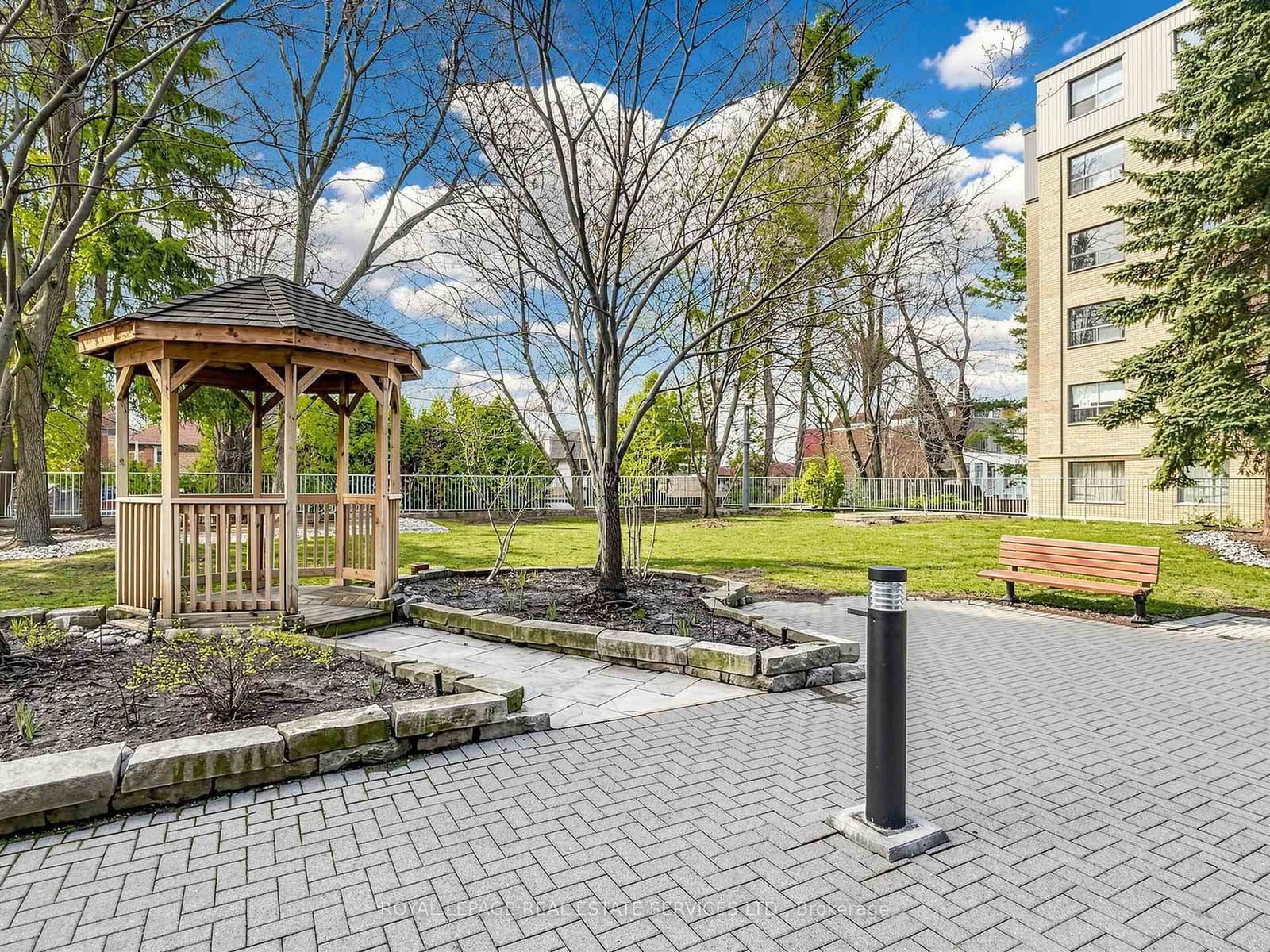 398 Eglinton Avenue, Unit 203 thumbnail 40