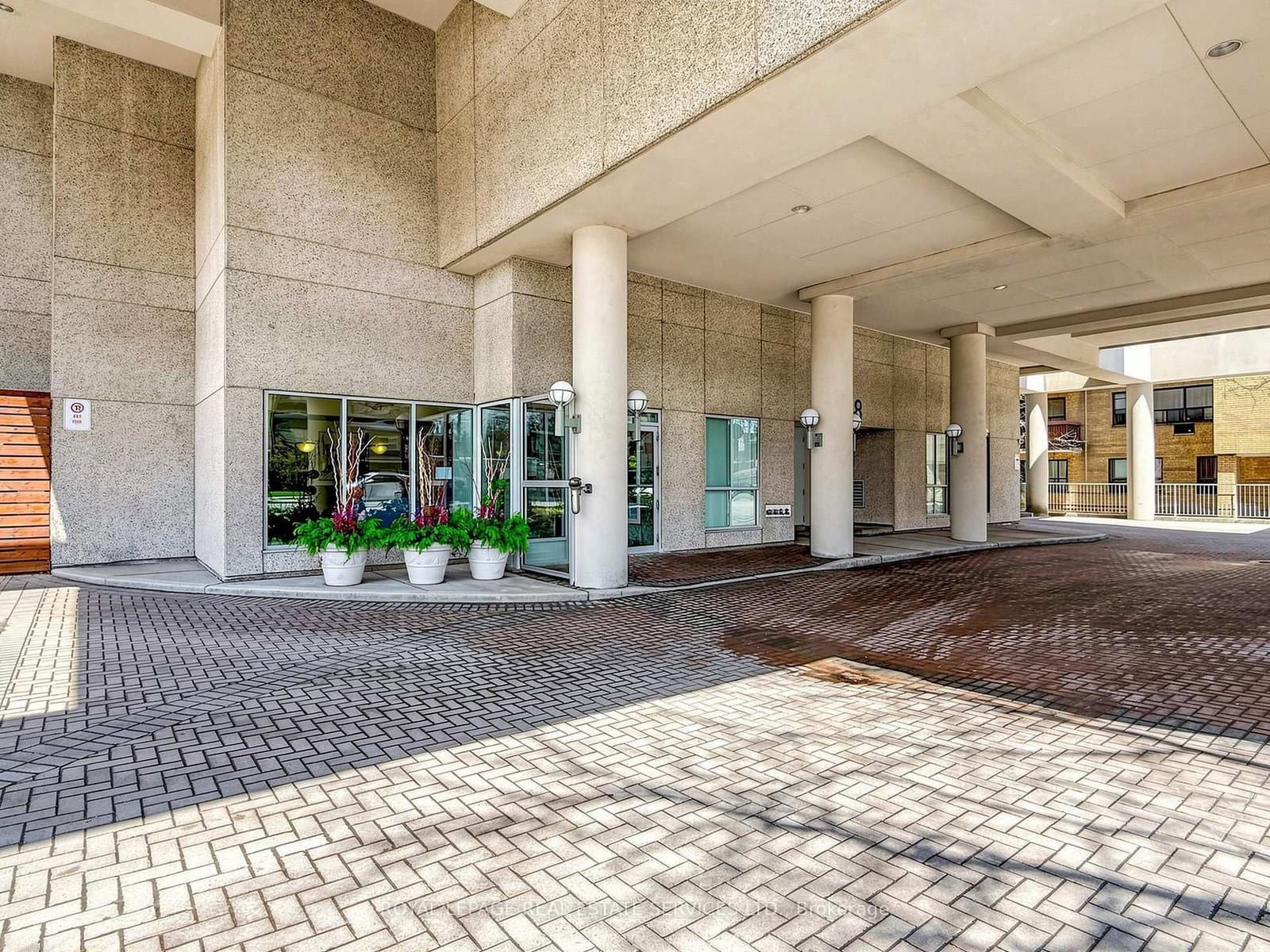 398 Eglinton Avenue, Unit 203 thumbnail 5