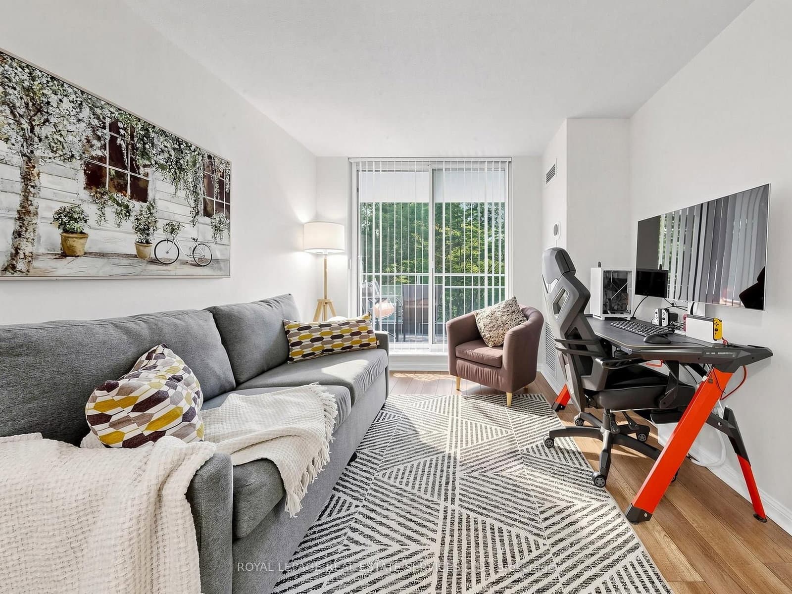 398 Eglinton Avenue, Unit 203 thumbnail 8