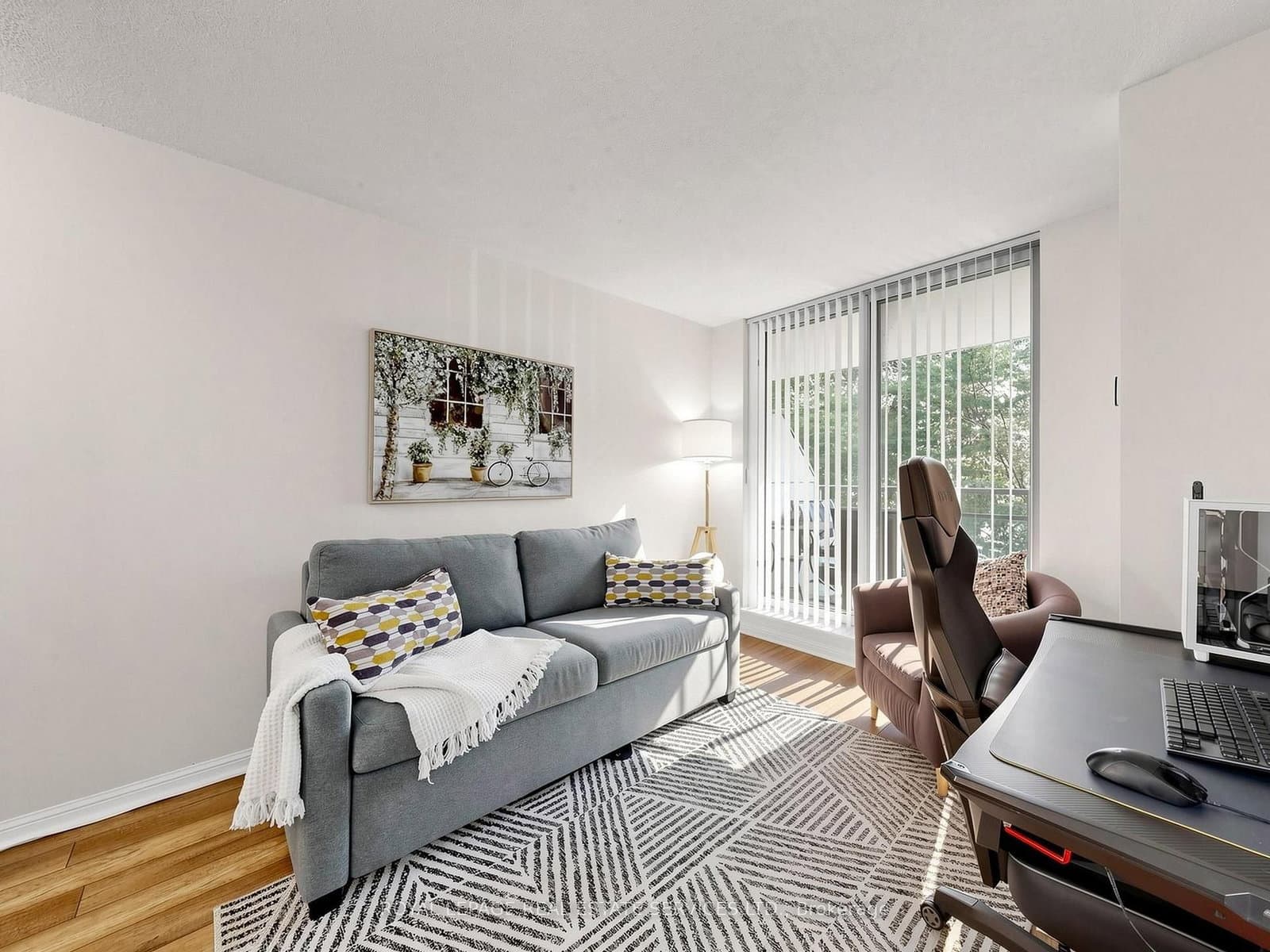 398 Eglinton Avenue, Unit 203 thumbnail 9
