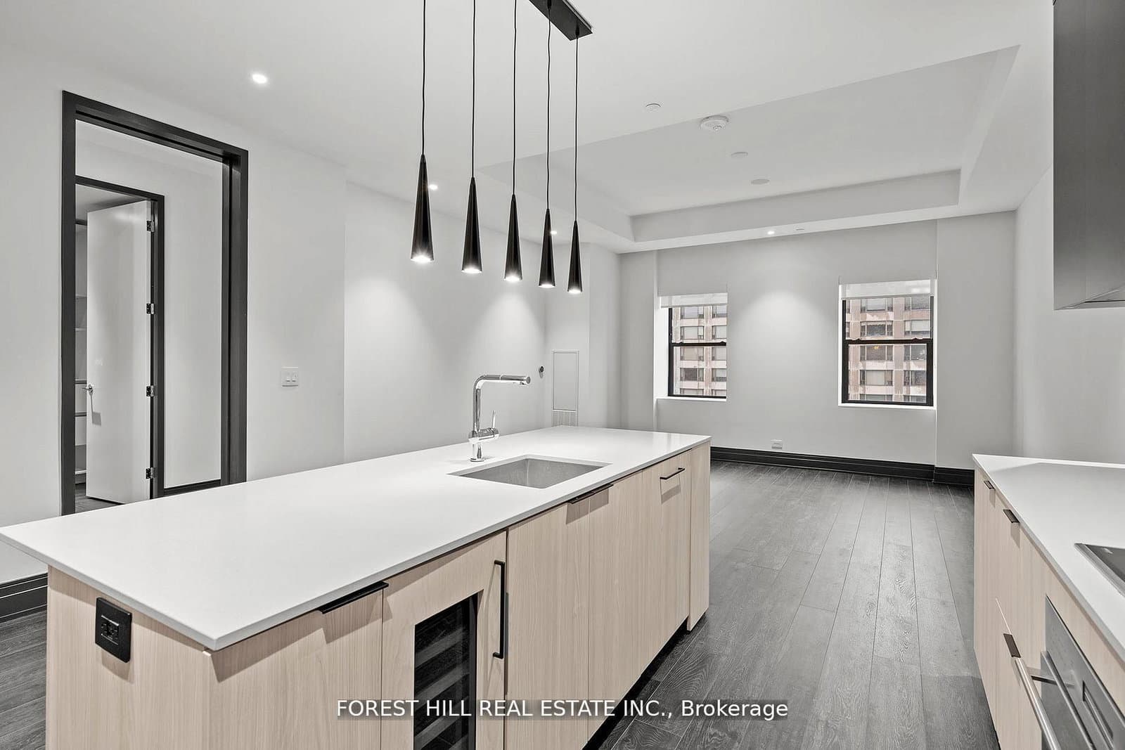 2 Avenue Road, Unit 1402 thumbnail 3
