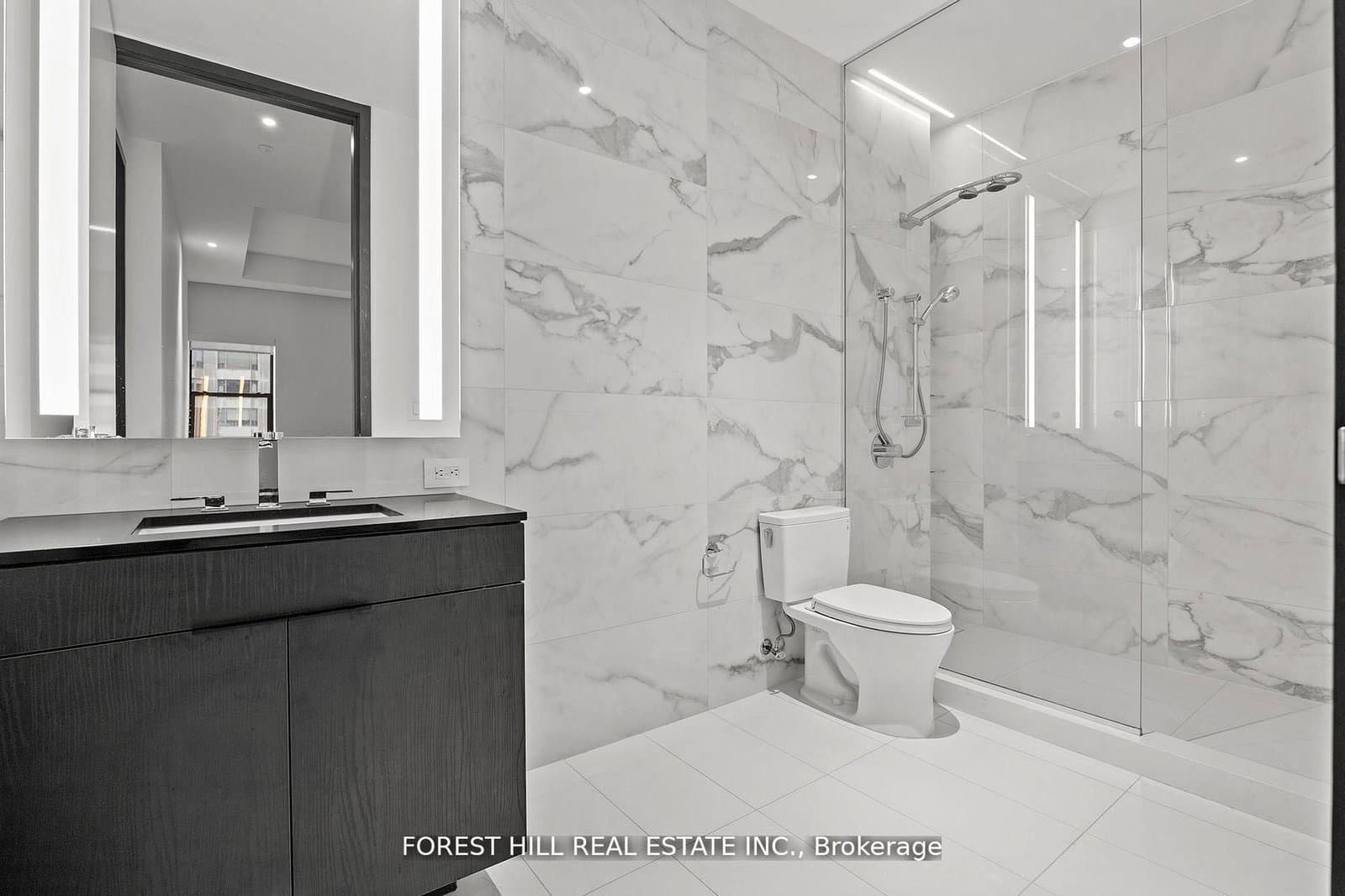 2 Avenue Road, Unit 1402 thumbnail 8