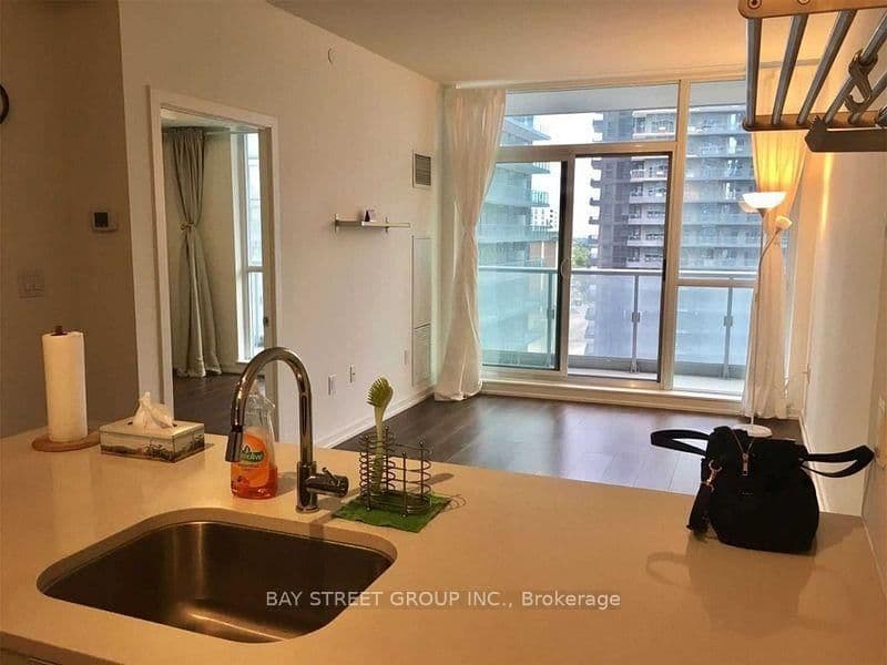 62 Forest Manor Road, Unit 1006 thumbnail 3