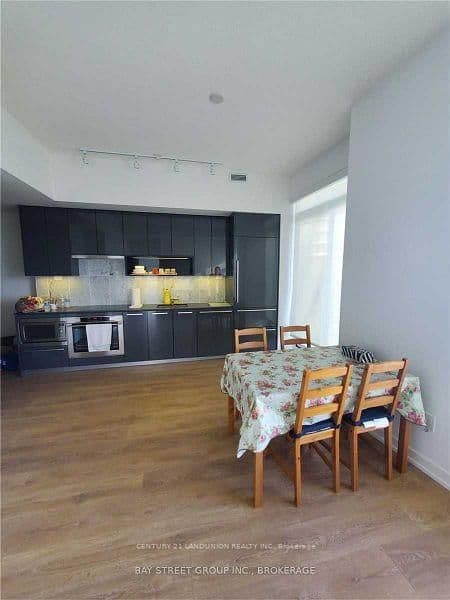 115 Mcmahon Drive, Unit 910 thumbnail 6