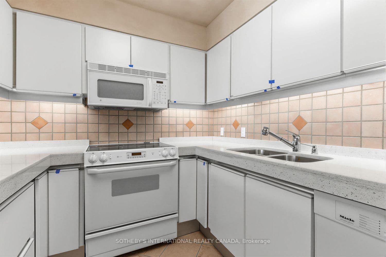 63 St Clair Avenue W, Unit 1801 thumbnail 13