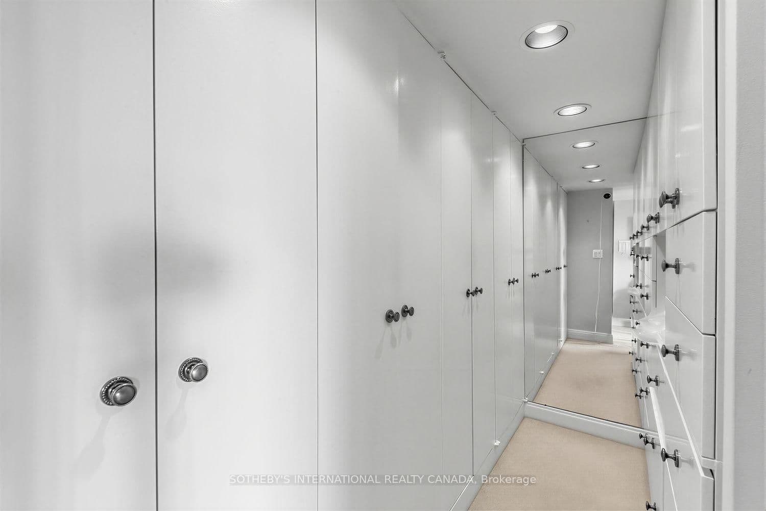 63 St Clair Avenue W, Unit 1801 thumbnail 22