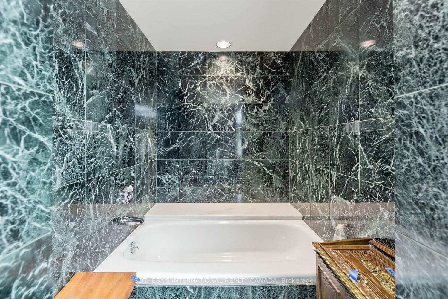 63 St Clair Avenue W, Unit 1801 thumbnail 25