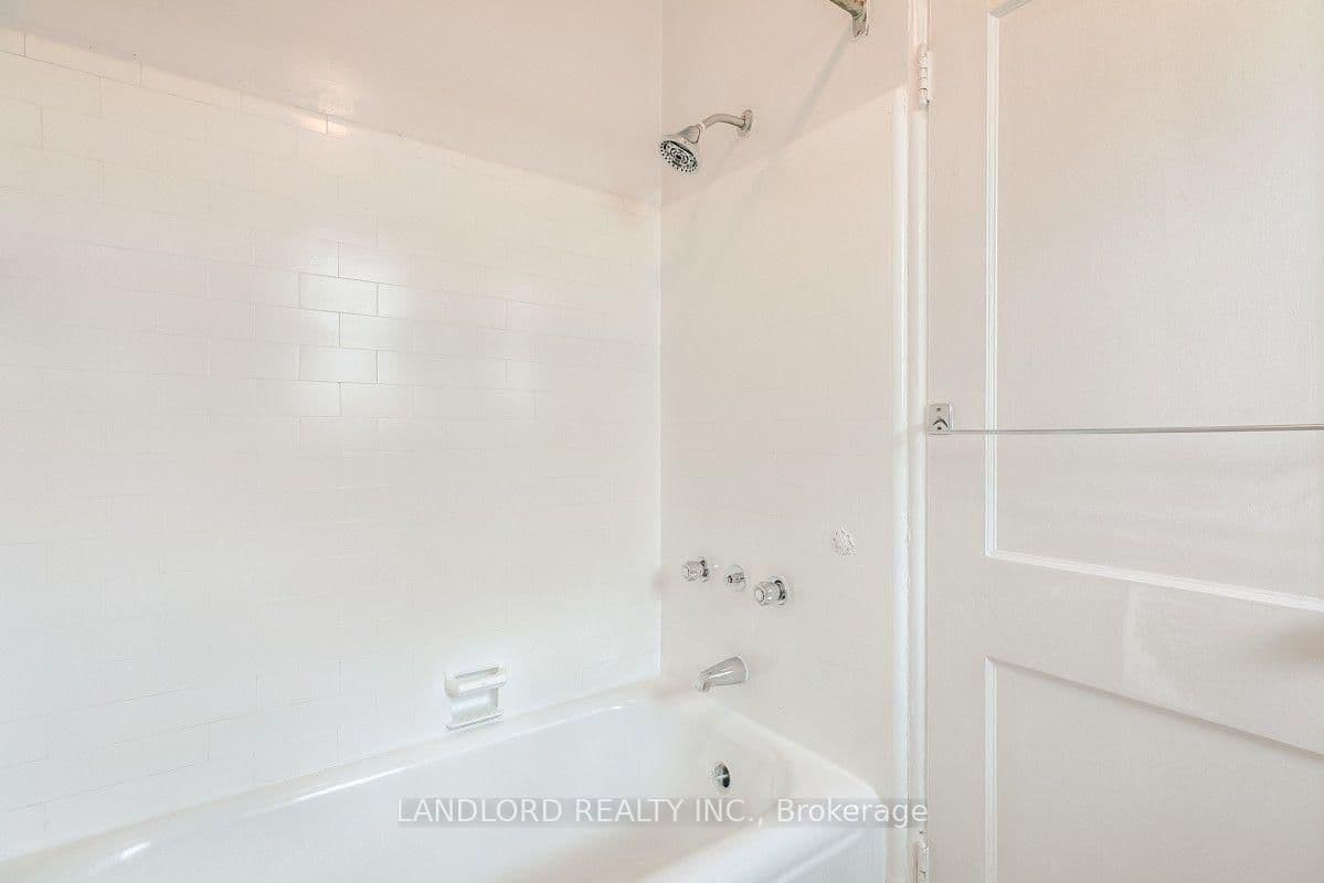 20 Acacia Road, Unit Upper thumbnail 18