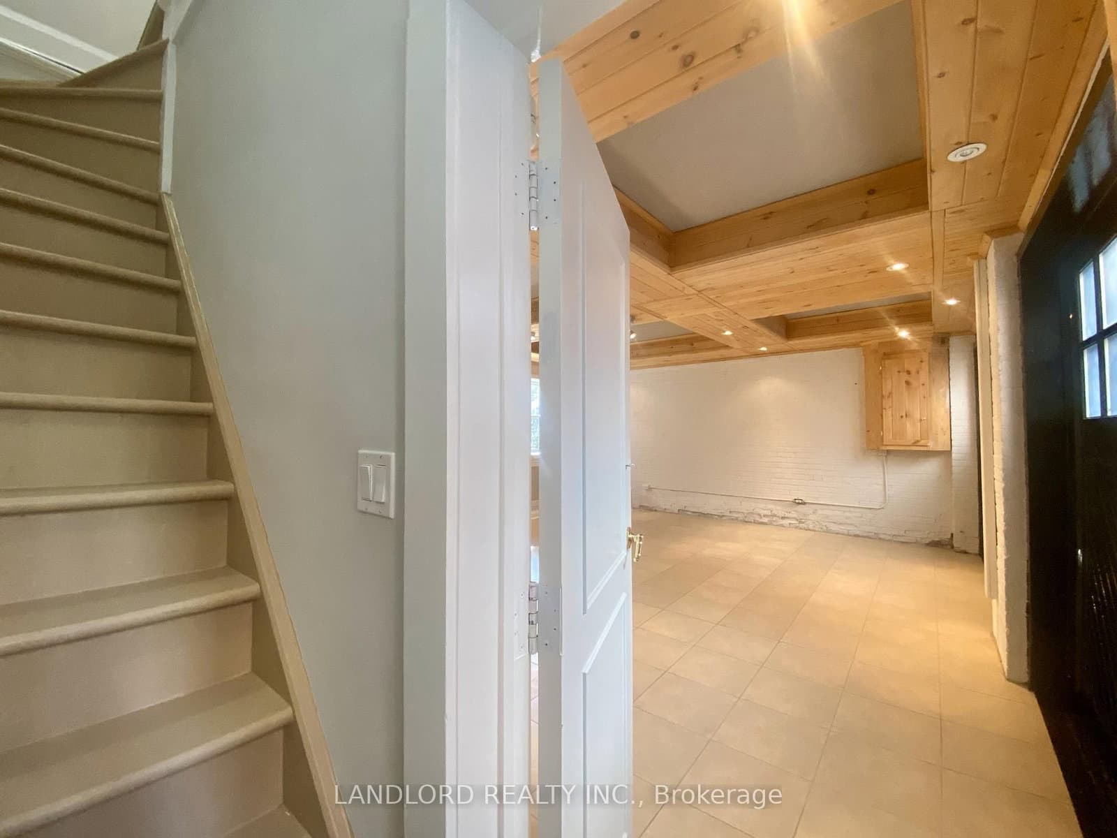 341 St Clair Avenue W, Unit E thumbnail 11