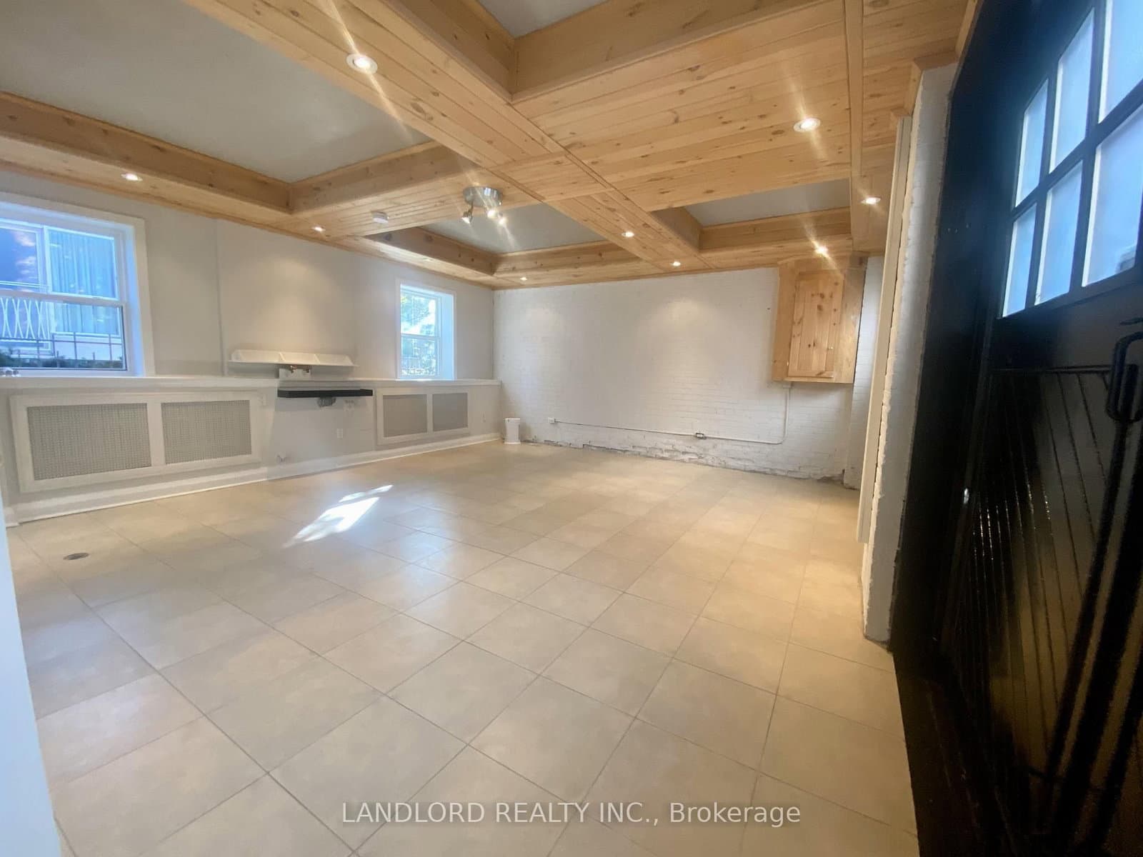341 St Clair Avenue W, Unit E thumbnail 13