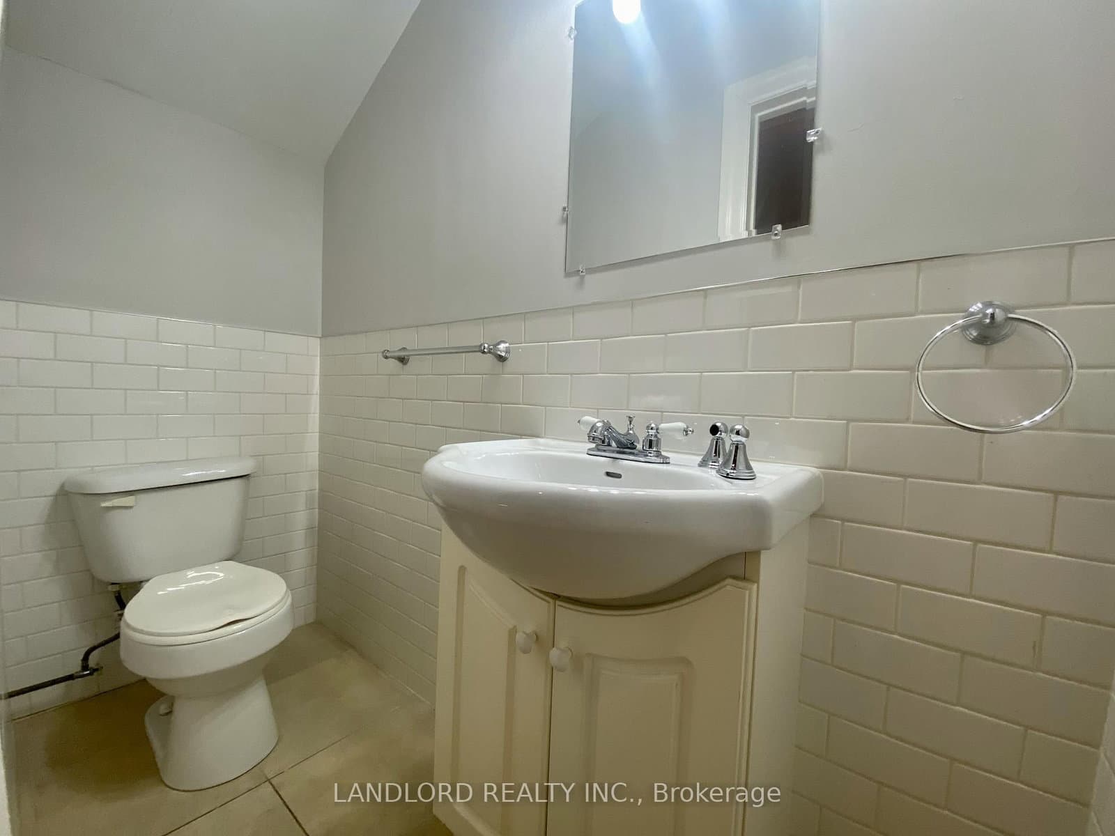 341 St Clair Avenue W, Unit E thumbnail 16