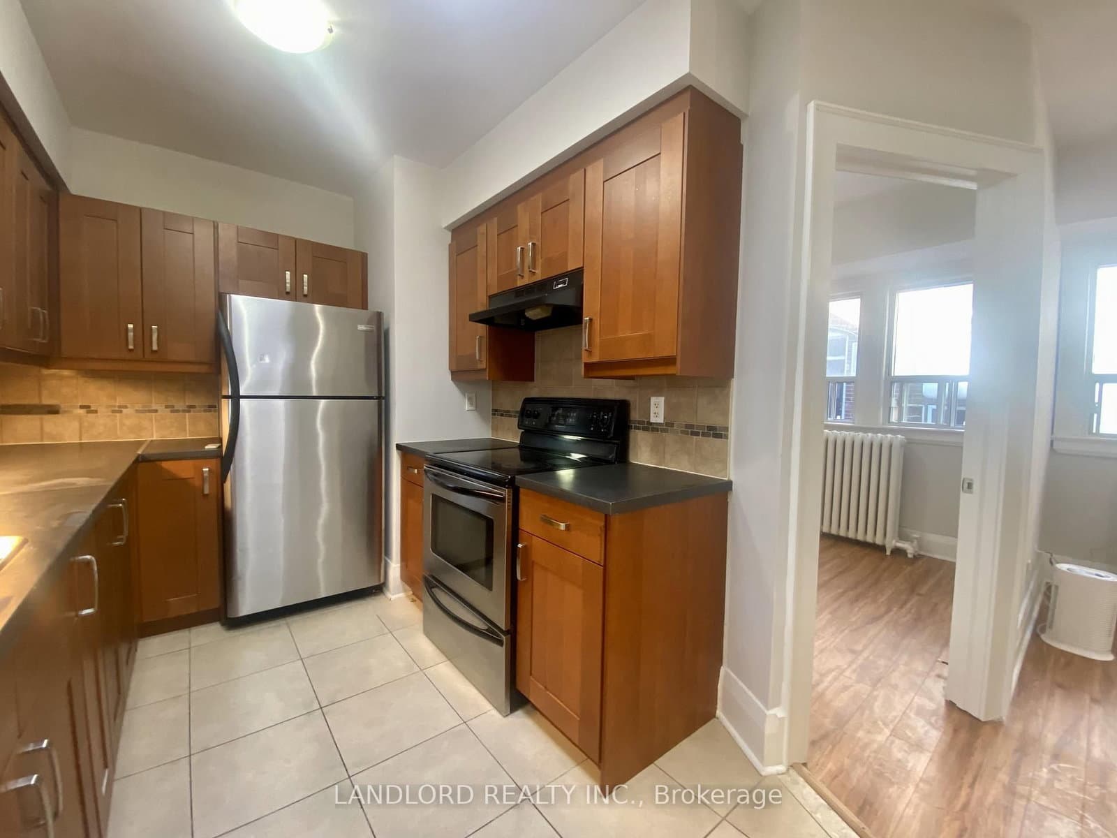 341 St Clair Avenue W, Unit E thumbnail 3