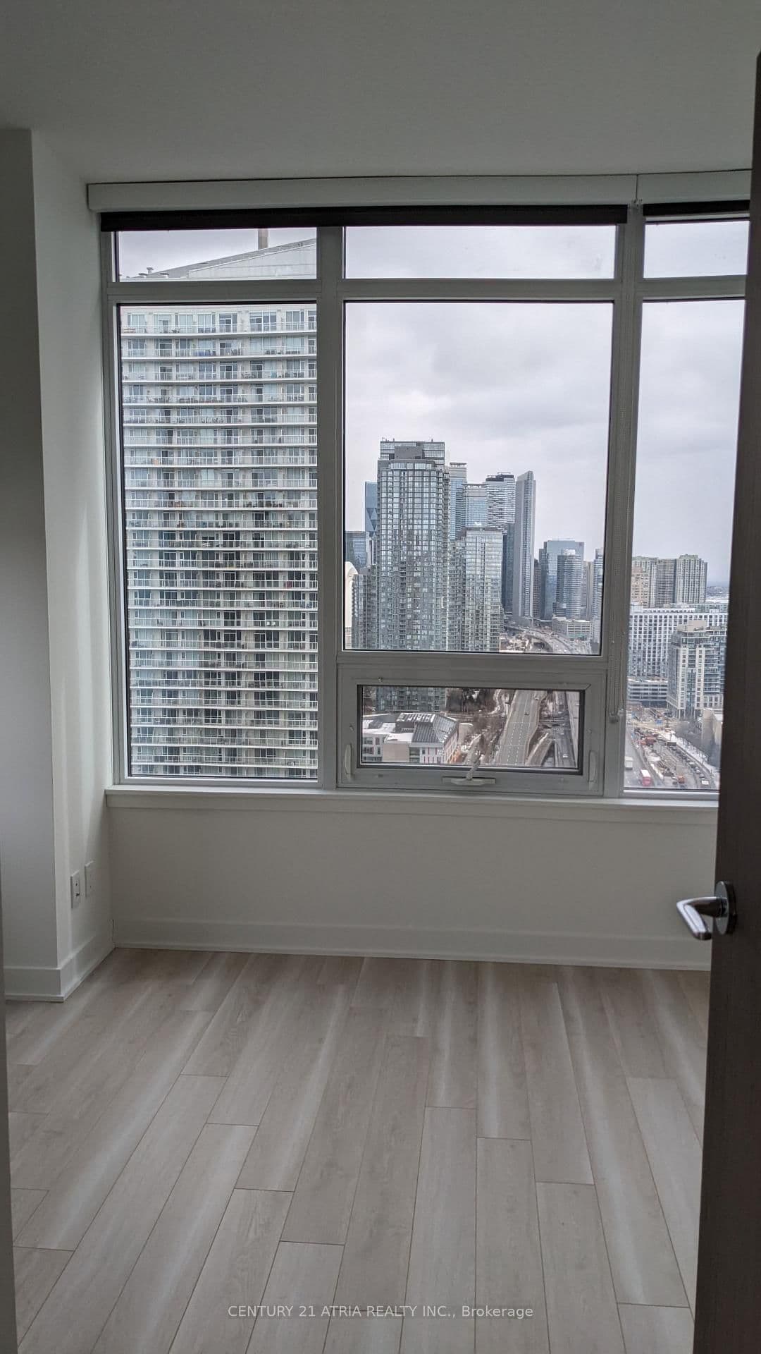 19 Bathurst Street, Unit 3306 thumbnail 4