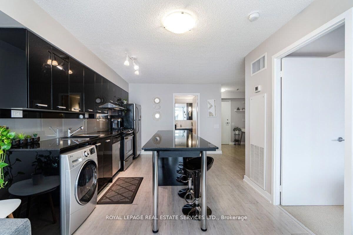 15 Singer Court, Unit 306 thumbnail 10