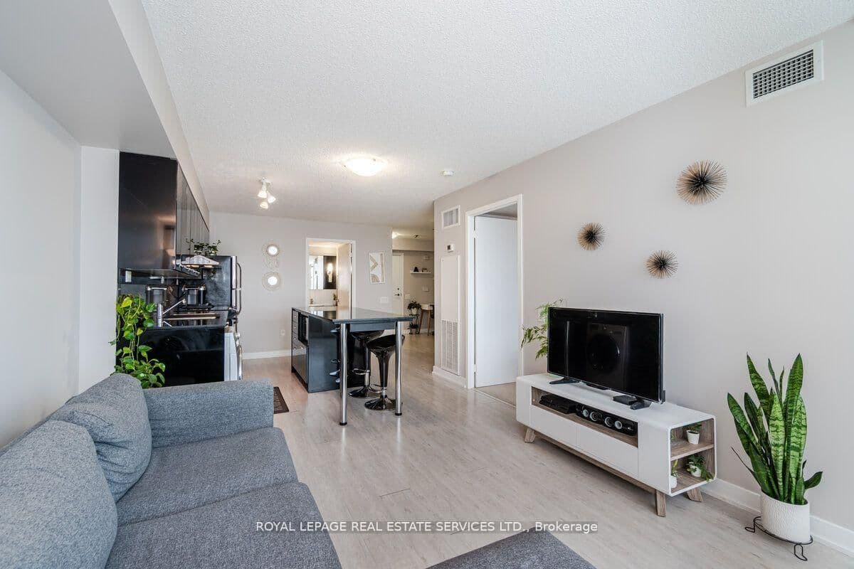 15 Singer Court, Unit 306 thumbnail 12