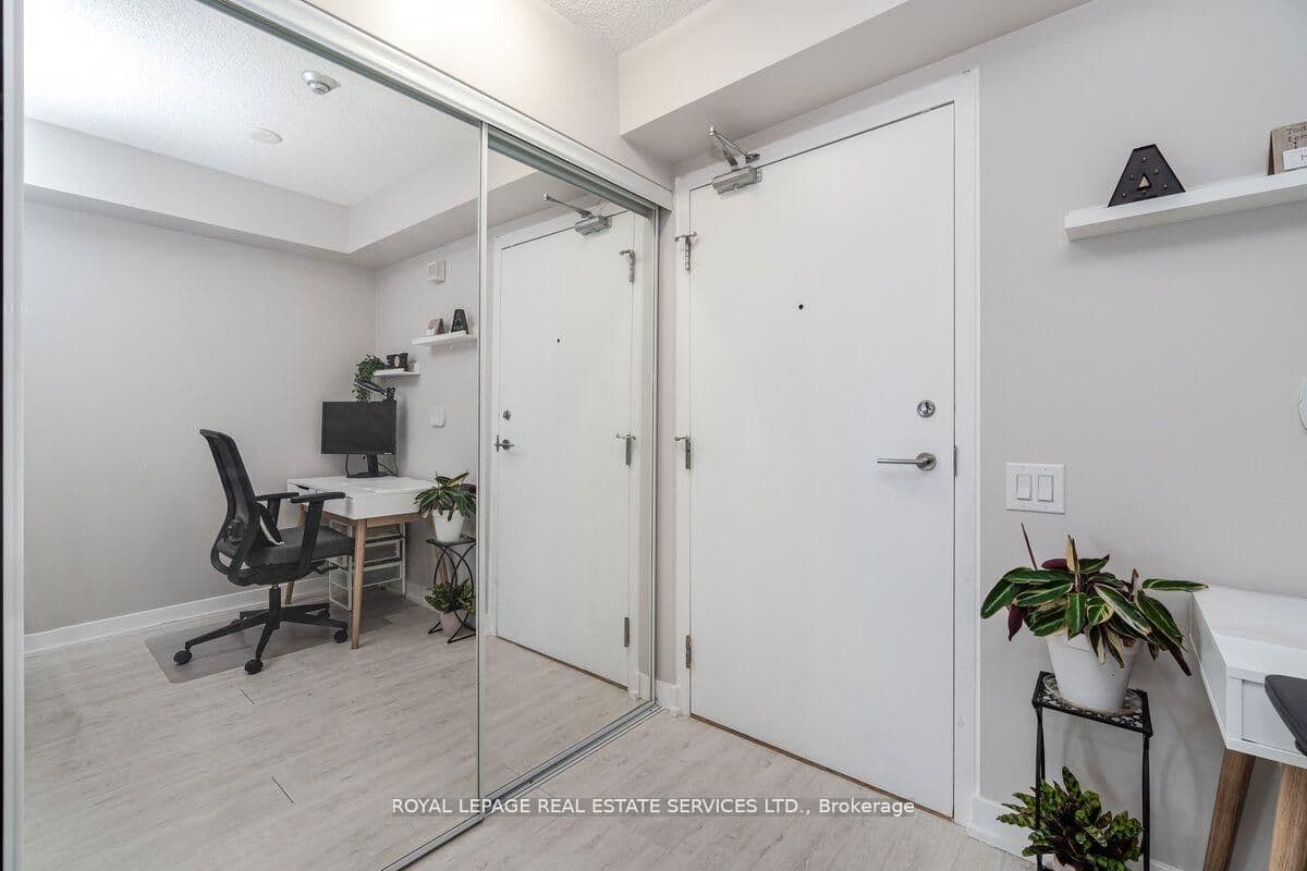 15 Singer Court, Unit 306 thumbnail 4
