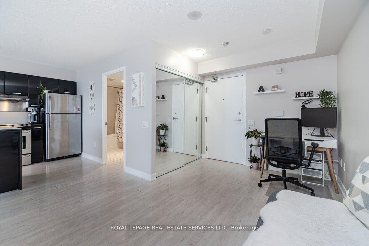 15 Singer Court, Unit 306 thumbnail 5