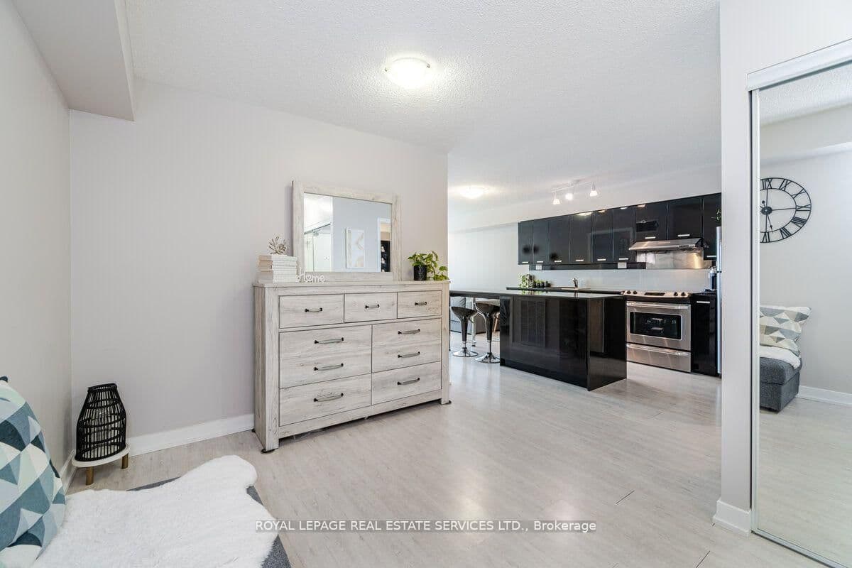 15 Singer Court, Unit 306 thumbnail 6