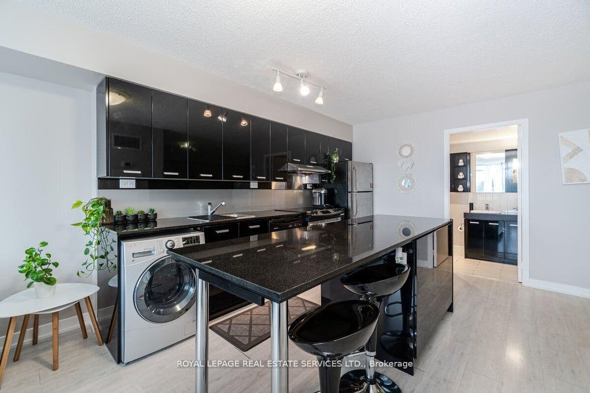 15 Singer Court, Unit 306 thumbnail 8