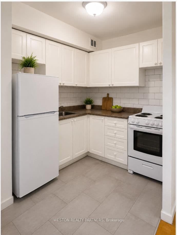 171 Erskine Avenue, Unit 704 thumbnail 5