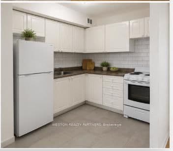 171 Erskine Avenue, Unit 704 thumbnail 6