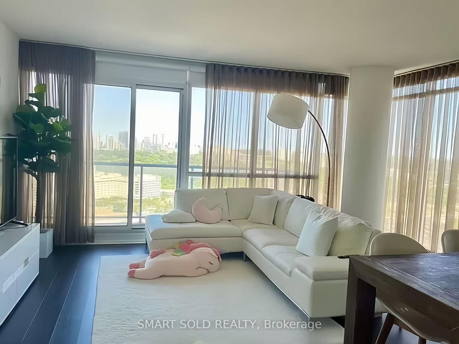 121 Mcmahon Drive, Unit 3208 thumbnail 3