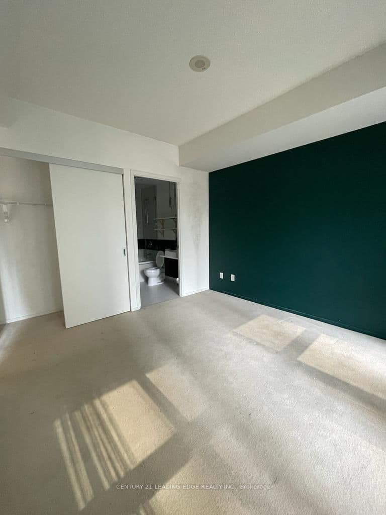 8 Charlotte Street, Unit 302