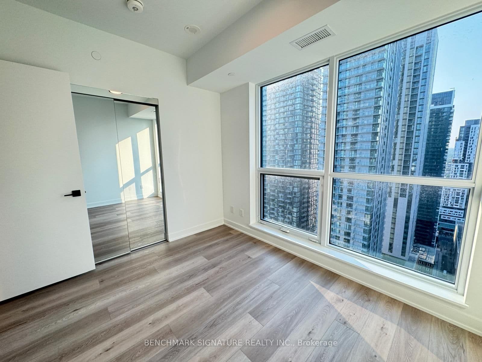 327 King Street, Unit 3203 thumbnail 11