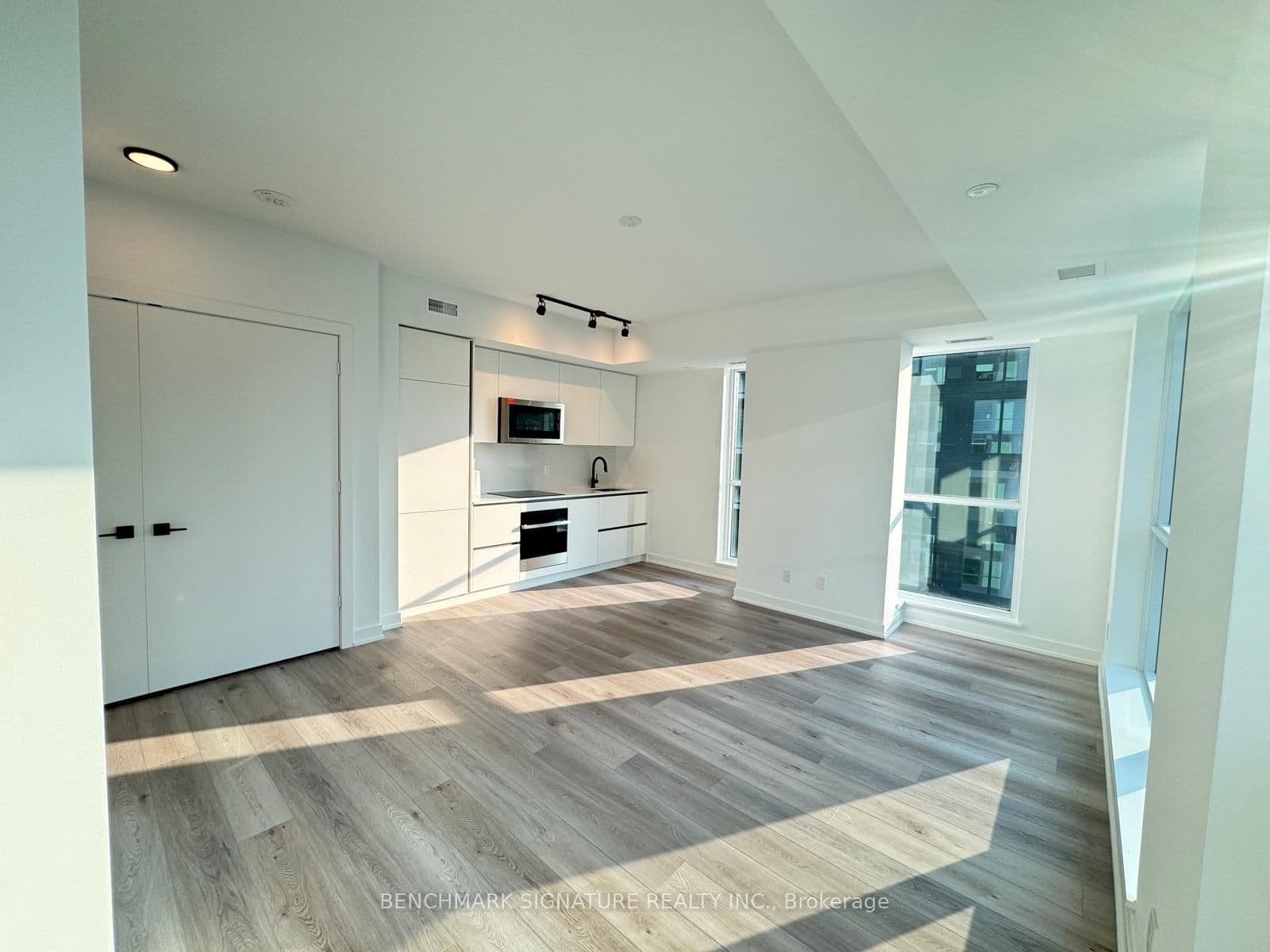 327 King Street, Unit 3203 thumbnail 2
