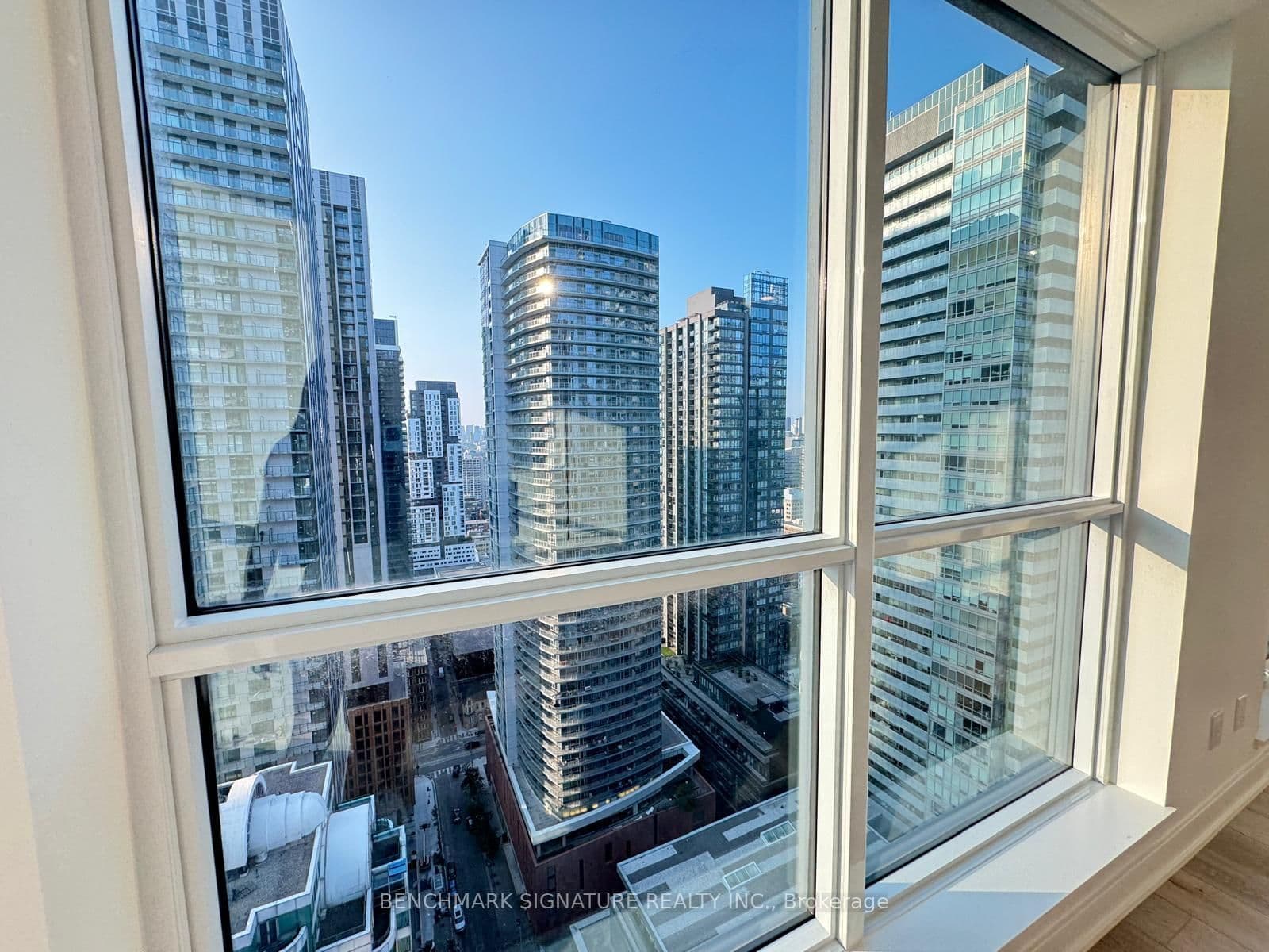 327 King Street, Unit 3203 thumbnail 4