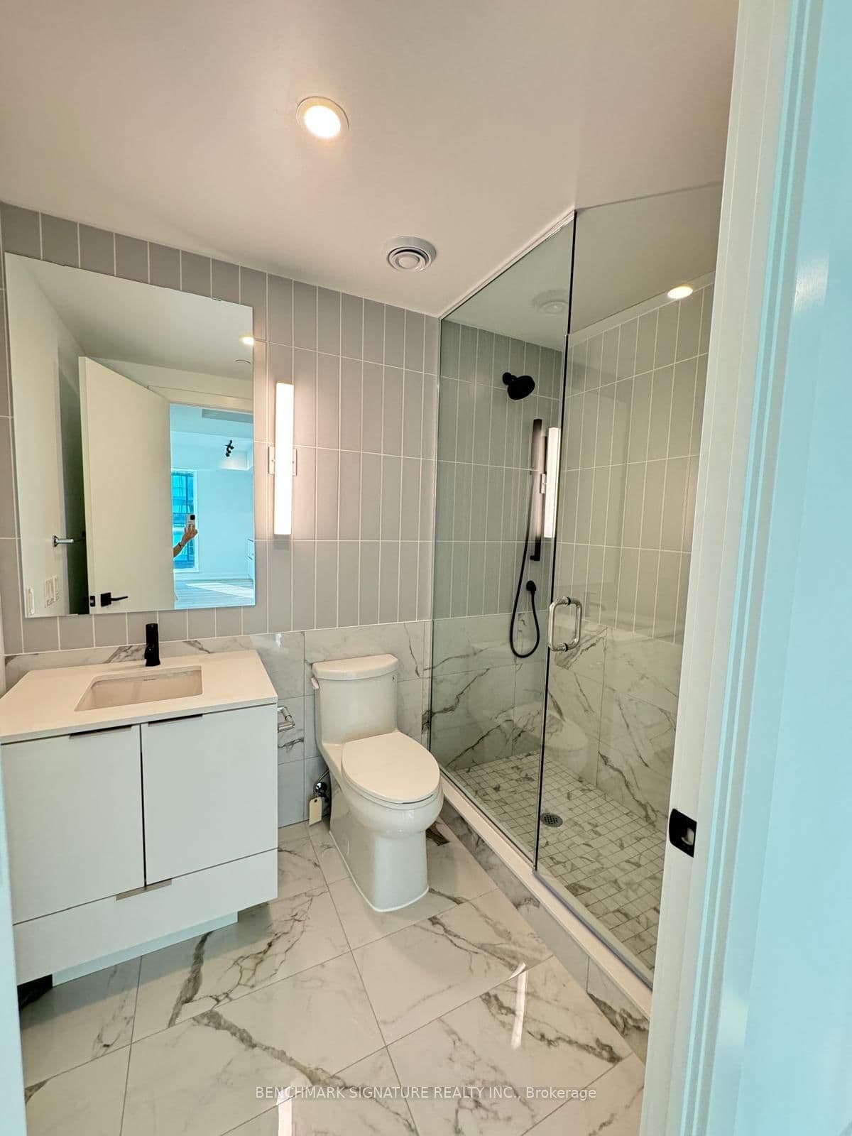 327 King Street, Unit 3203 thumbnail 5