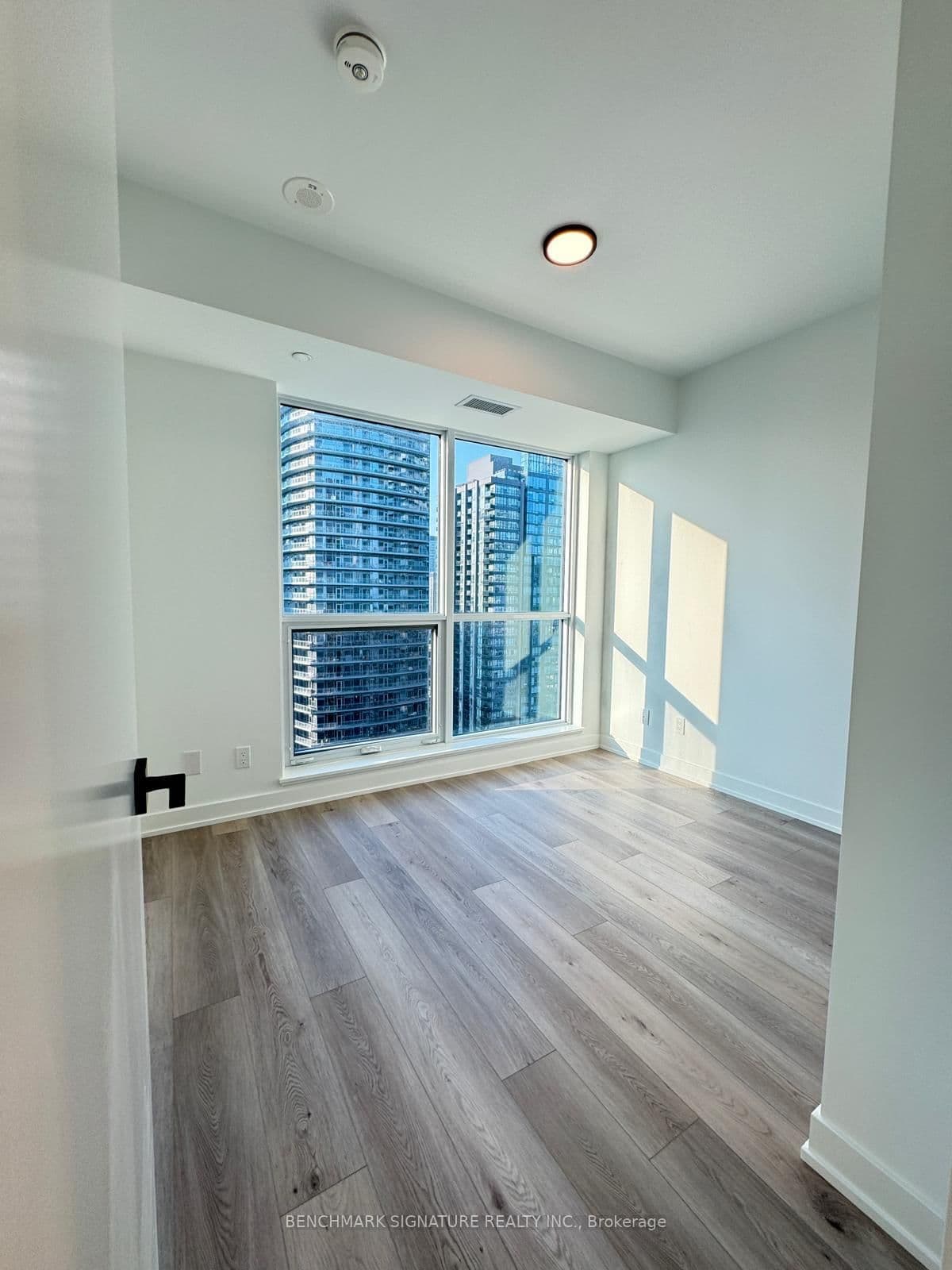 327 King Street, Unit 3203 thumbnail 6